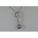 18ct white gold fresh water pearl& diamond pendant on 18ct chain, weight: approx. 9.2 grams