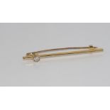 18ct yellow gold pin with gem weight: approx 2.63 grams