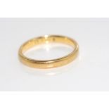 18ct yellow gold Australian hallmark wedder weight: approx 2.77 grams, size: M/6