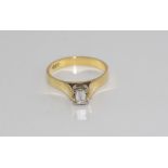 18ct yellow gold and emerald cut diamond ring weight: approx 3.36 grams, size: L/5-6