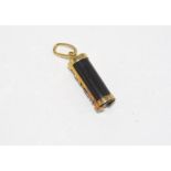 18ct gold and onyx pendant weight: approx 1 gram