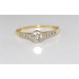 18ct yellow gold/ platinum and diamond ring weight: approx 1.5 grams