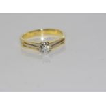18ct yellow & white gold, diamond solitaire ring with central .10ct diamond in 6 claw mount, weight: