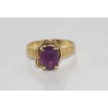 9ct yellow gold and amethyst ring weight: approx 3 grams, size: O/7