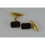 9ct yellow gold and onyx cufflinks weight: approx 4.47 grams