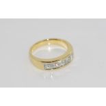 18ct yellow gold 5 princess diamond inline ring TDW=1.24 ct H/I, SI1, weight: approx 6.44 grams,