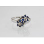14ct blue sapphire & diamond flower ring weight: approx 3.1 grams, size: O-P/7