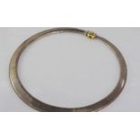 Italian silver flexible flat necklace with silver gilt clasp (some wear)