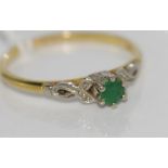 18ct gold & platinum green stone ring Tests suggest emerald, weight: 2.8 grams, size: T-U/9-10