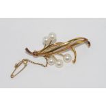 Mikimoto 14ct yellow gold and pearl brooch weight 6 grams approx