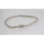 18ct white gold diamond bracelet 58 diamonds, TDW = 5.25cts H SI1/2, weight: approx 15 grams