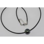 Tahitian pearl and rubber necklace with silver clasp