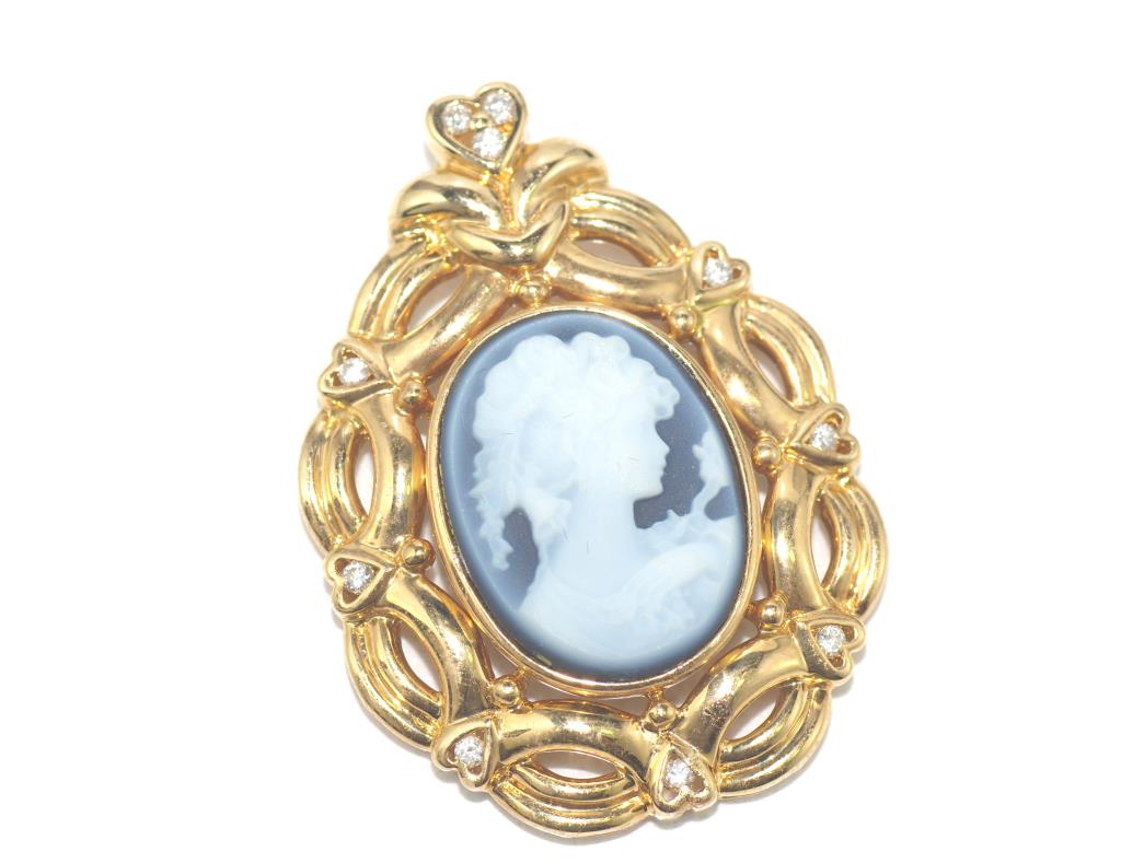 14ct yellow gold and blue agate cameo pendant with diamonds and diamond simulants, weight: approx