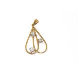 18ct yellow gold and 3 diamond pendant weight: approx 2.5 grams, size: approx 3cm including bale