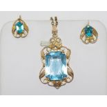 Vintage 9ct gold & blue glass pendant & earrings set with leaf surround (earrings screw-fittings),