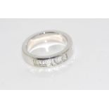 18ct white gold 6 baguette diamond inline ring TDW=0.90 ct G-H VS, weight: approx 8.57 grams,