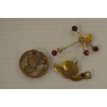 Three Australian themed 9ct gold brooches as found 4 grams approx.