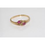 Vintage 9ct yellow gold and ruby ring weight: approx 1.2 grams, size: O/7