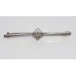 14ct white gold bar brooch with diamond approx 4.5gms