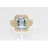 18ct two tone gold, aquamarine & diamond ring 62 diamonds TDW=0.47ct, aquamarine= 4.24ct, weight: