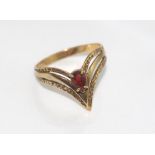 9ct gold and garnet ring weight: approx 2.63 grams, size: S-T/9