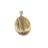 Victorian 18ct gold locket weight: approx 9.26 grams, size: approx 3.5 by 2cm