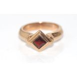 Good vintage 9ct gold and garnet ring weight: 5.36 grams, size: M/6