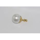 14ct yellow gold south sea pearl & diamond pendant 17.2mm pearl, weight: approx 8.75 grams