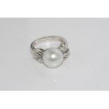 18ct white gold, south sea pearl ring Pearl 10.3mm, weight: approx 6.06 grams, size: L/5