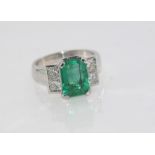 18ct white gold natural emerald & diamond ring emerald 3.69cts, 4 diamonds TDW=1.26ct, weight: