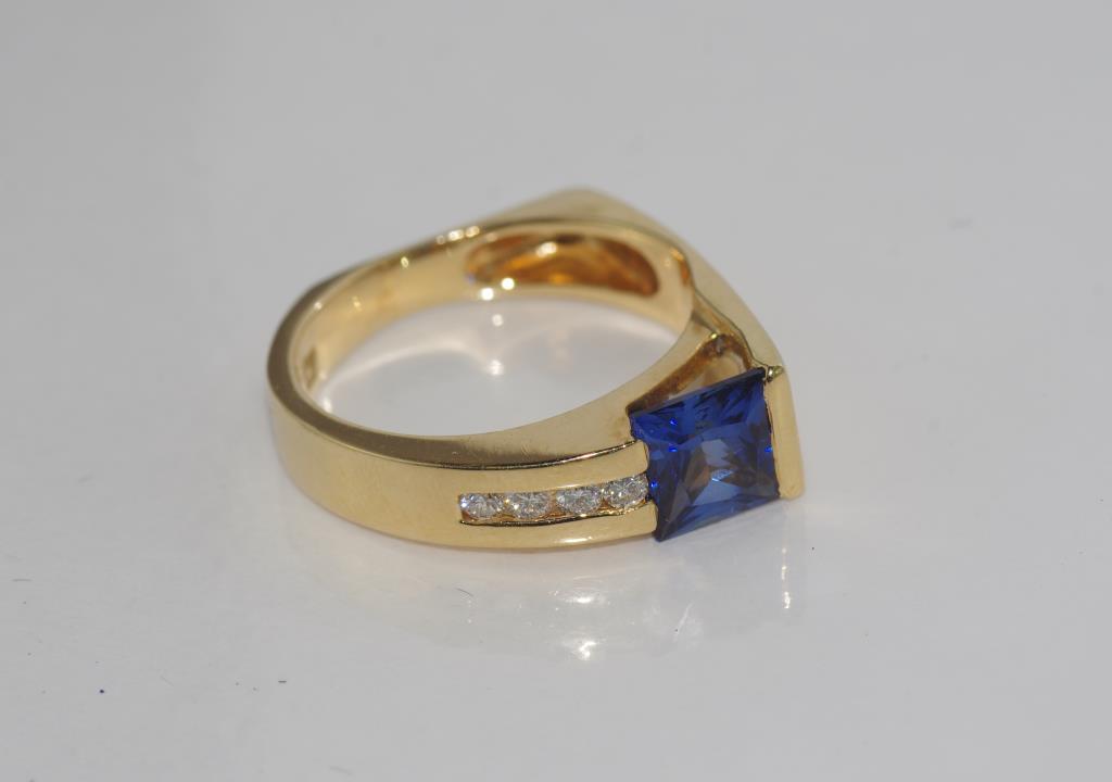 14ct yellow gold, tanzanite and diamond ring in an asymmetric style, weight: approx 5.2 grams, size: