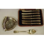 Six sterling silver handle fruit knifes hallmarked Sheffield 1947 in original box, together with a