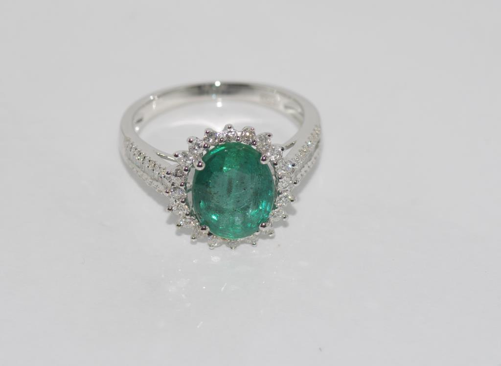 18ct white gold, emerald (1.29ct) and diamond ring total diamonds = 0.69ct, weight: approx 4.4 - Image 3 of 3