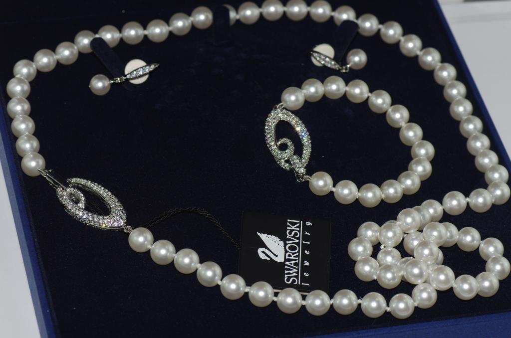 Swarovski necklace, bracelet & earring set in original box
