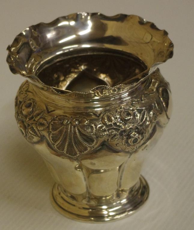 Walker and Hall sterling silver posie vase hallmarked Sheffield 1904, H12cm, 219cm approx