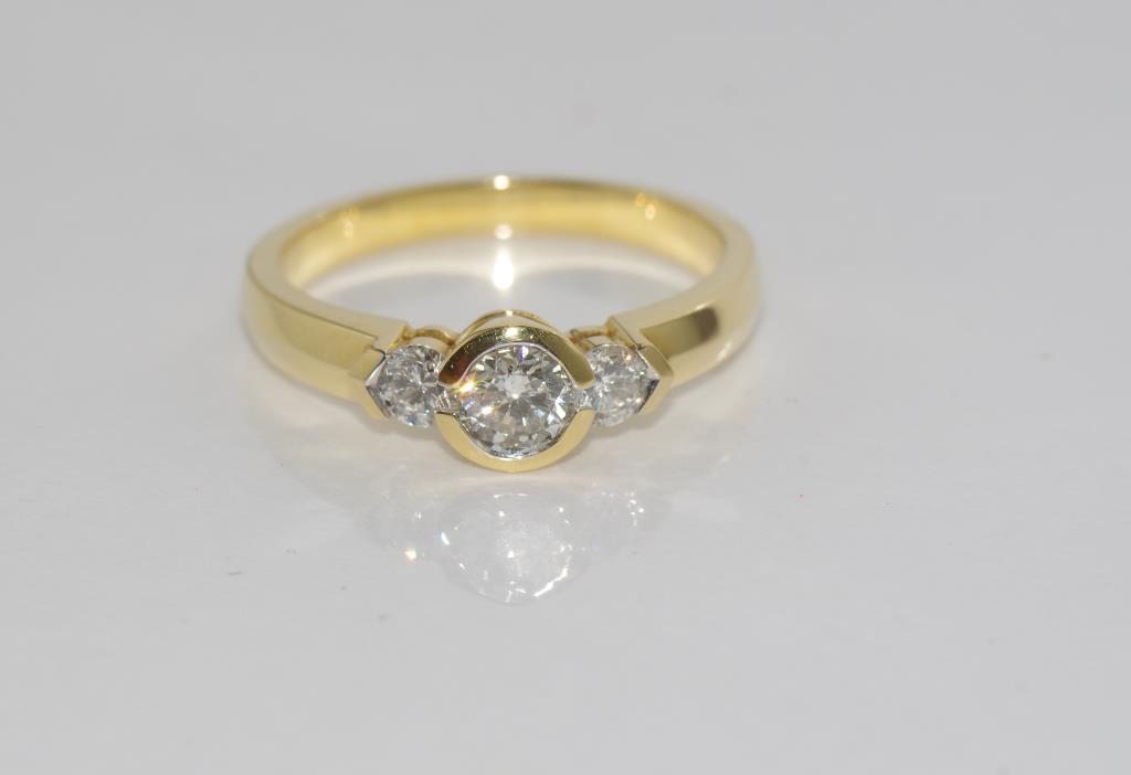 18ct yellow gold 3 diamond ring TDW = 0.65cts, H/VS, weight: approx 4.4 grams, size: N-O/7 - Image 2 of 2