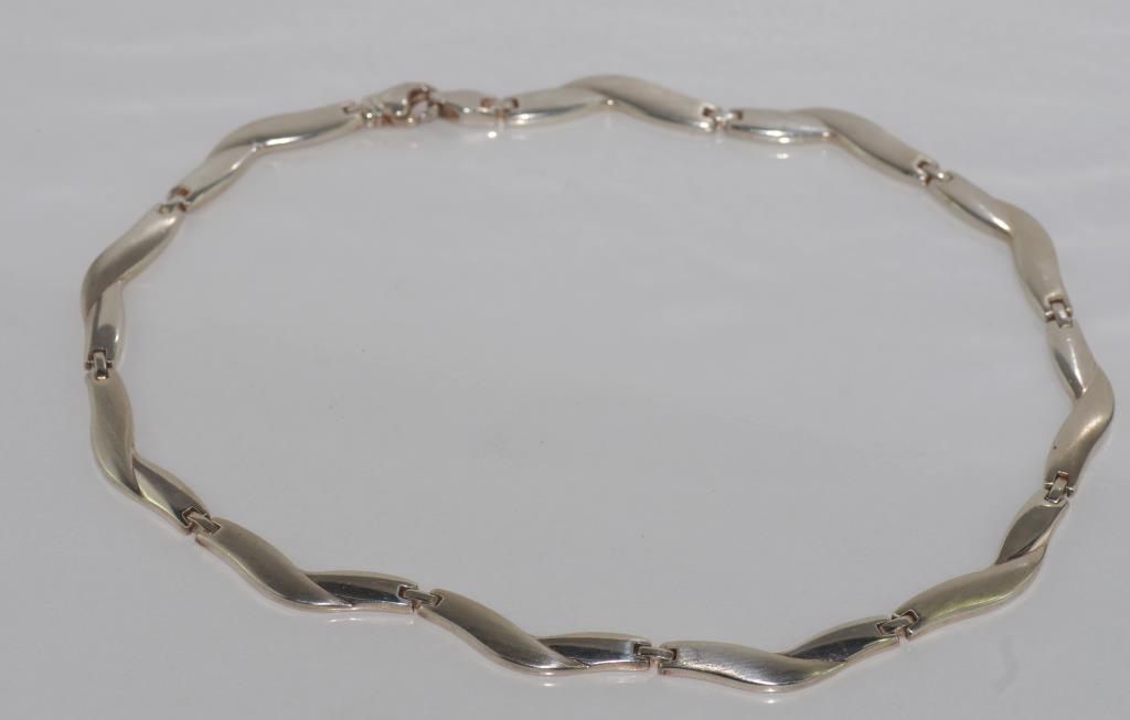 Articulated silver necklace