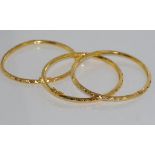 Three 22ct yellow gold hinged bracelets of small diameter, weight: approx 27.37 grams