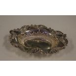 Sterling silver bon bon dish with pierced floral decoration, stamped 925, 15 cm long, 88 grams