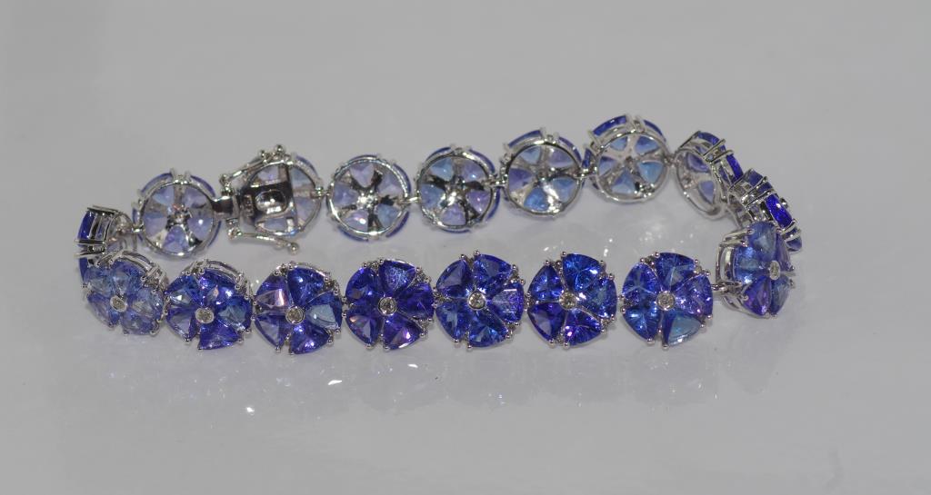 18ct white gold tanzanite and diamond bracelet tanzanite =33.92ct, diamonds = 0.89ct, weight: approx