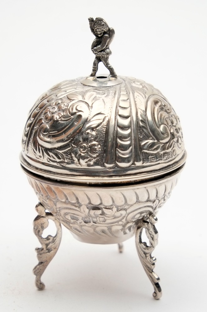 A Victorian silver string holder, maker Samuel Jacob, London,