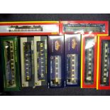 Bachmann Wrenn, Replica Railways and others:, a collection of Pullman coaches, all boxed. (26).