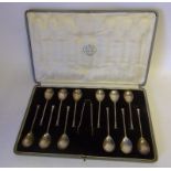 A set of twelve Edward VII seal top coffee spoons and tongs, maker David Fullerton,