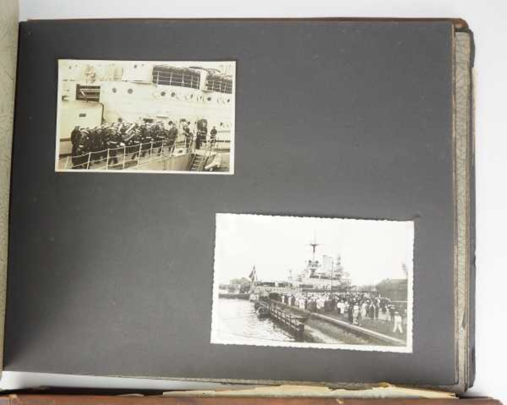 3.2.) Fotos / Postkarten Zwei Prachtalben der Auslandsreisen des Linienschiff Schleswig-Holstein - Bild 8 aus 10