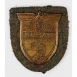 1.2.) Deutsches Reich (1933-45) Kuban-Schild.Bronziert, Rückplatte mit Korrossionsflecken, auf