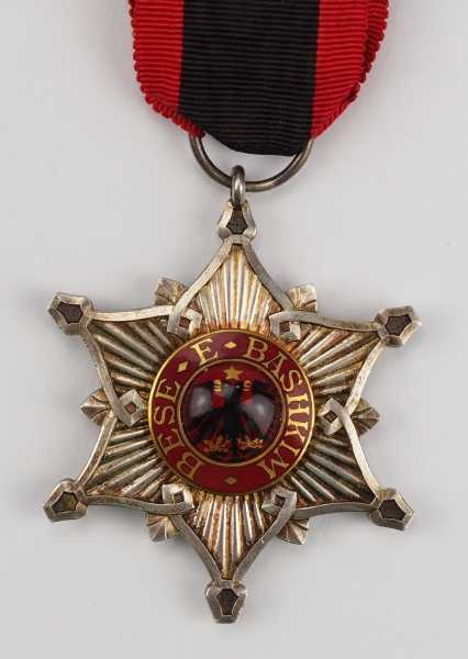 2.1.) Europa Albanien: Schwarzer Adler Orden, Ritterkreuz in Silber.Silber, die Medaillons vergoldet