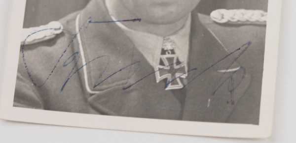 3.3.) Autographen Bruck, Helmut.1913-2001. Oberst und Träger des 193. Eichenlaubs zum Ritterkreuz - Image 2 of 3