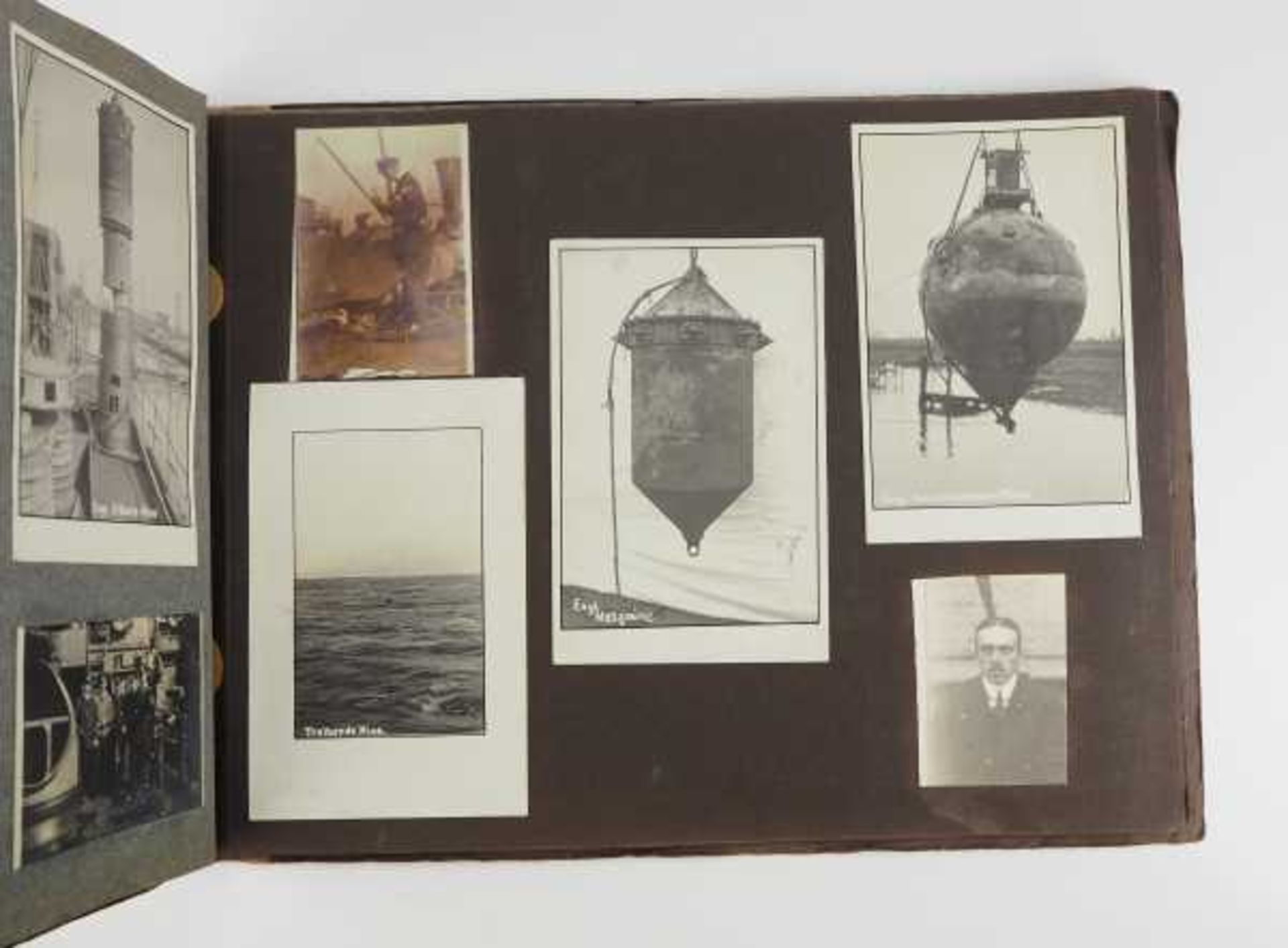 3.2.) Fotos / Postkarten Kaiserliche Marine Fotoalbum.Kartonageeinband, aufgelegtes Eisernes - Bild 2 aus 6