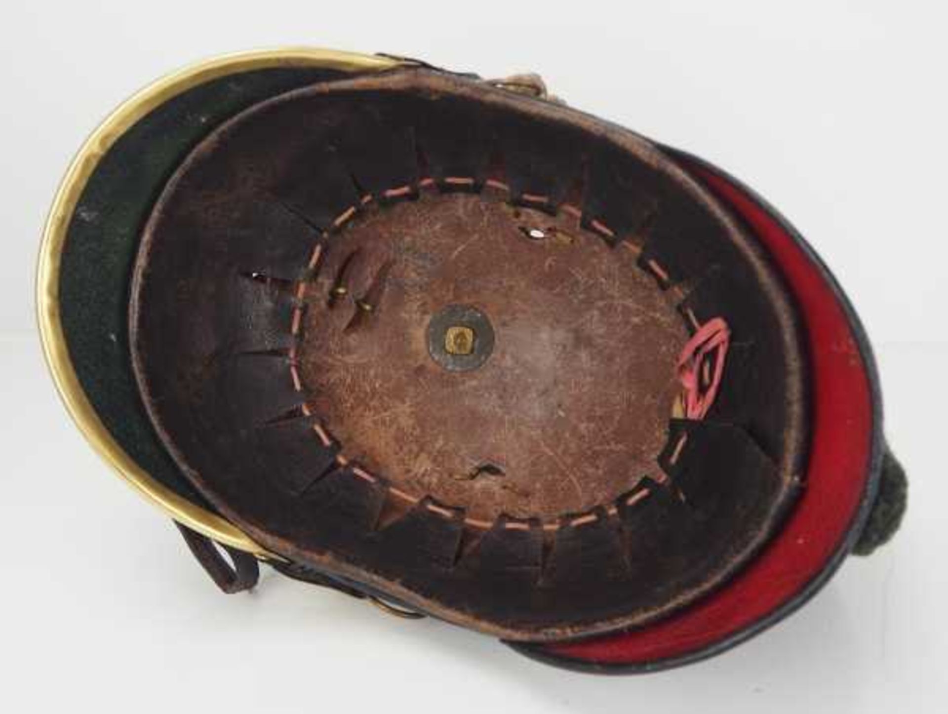 4.1.) Uniformen / Kopfbedeckungen Bayern: Raupenhelm M1868 für Mannschaften.Schwarzer Lederkorpus, - Bild 4 aus 4