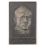 1.2.) Deutsches Reich (1933-45) Adolf Hitler Plakette.Eisenguss, geschwärzt, Signatur MH,